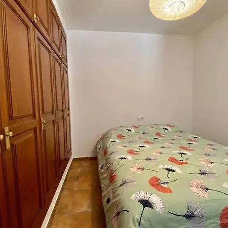 Robert House Tinajo * Tinajo