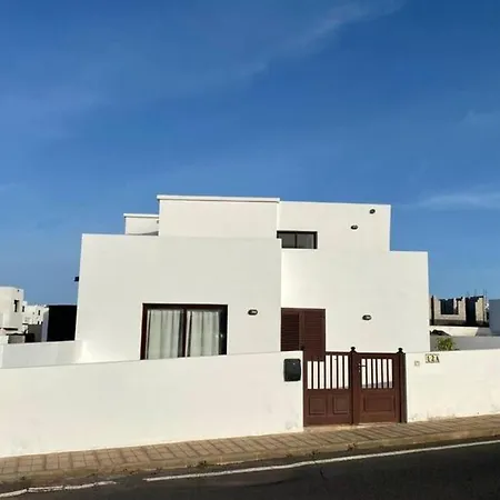 Robert House Tinajo * Tinajo